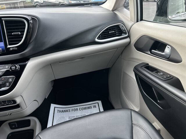 2024 Chrysler Pacifica Touring L