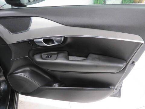 2022 Volvo XC90 T5 Momentum