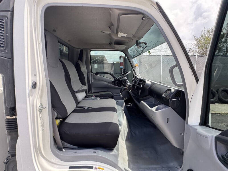 2015 Hino 195