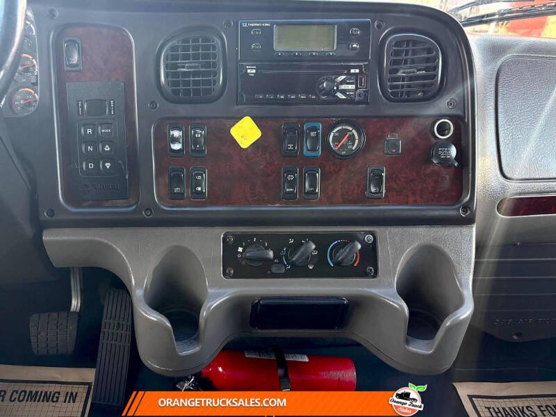 2018 Freightliner M2 106
