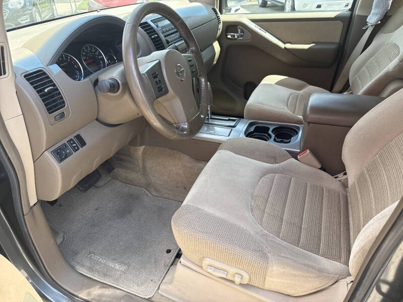 2005 Nissan Pathfinder SE