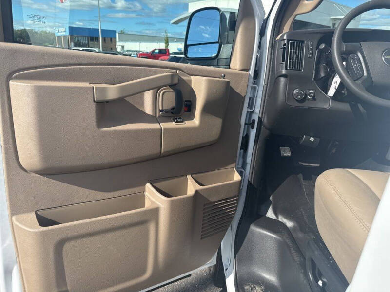 2025 Chevrolet Express 3500