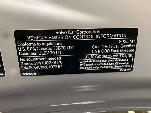 2025 Volvo XC40 B5 Plus Bright Theme