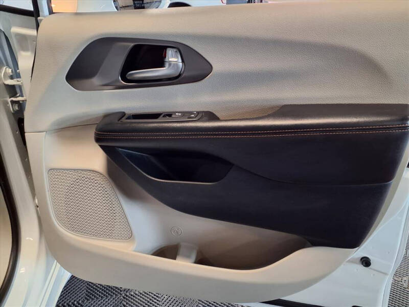 2020 Chrysler Pacifica Touring L