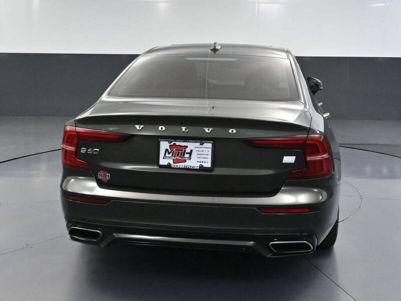 2022 Volvo S60 Recharge T8 R-Design Expression
