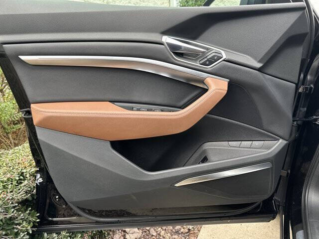 2022 Audi e-tron quattro Premium Plus