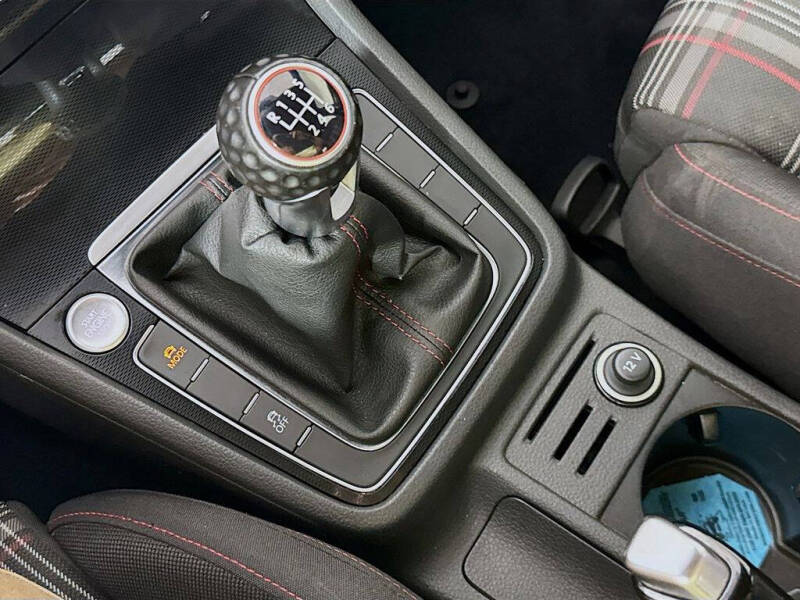 2017 Volkswagen Golf GTI Sport