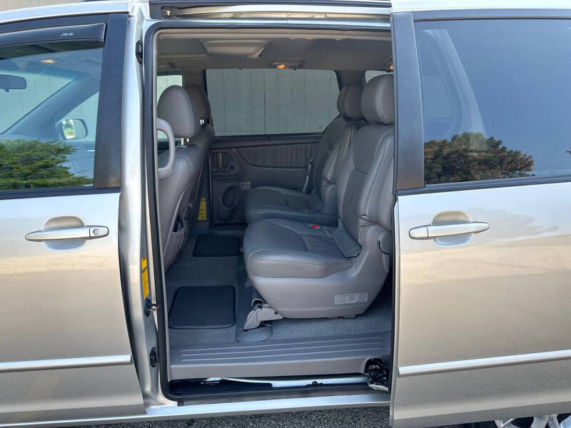 2004 Toyota Sienna XLE 7 Passenger