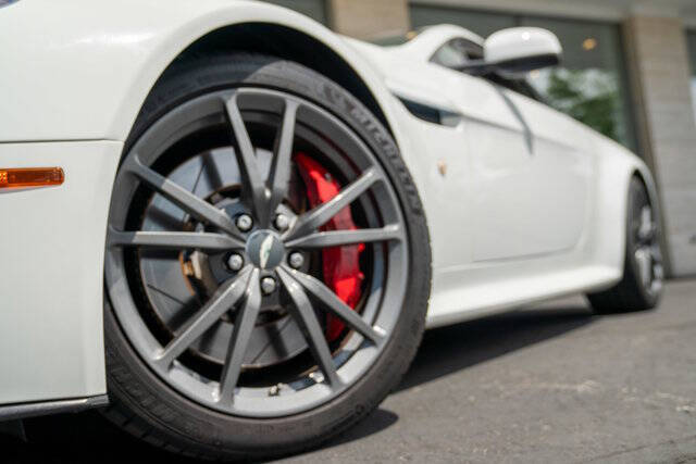 2015 Aston Martin V8 Vantage 37