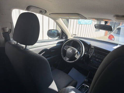2014 Mitsubishi Outlander ES