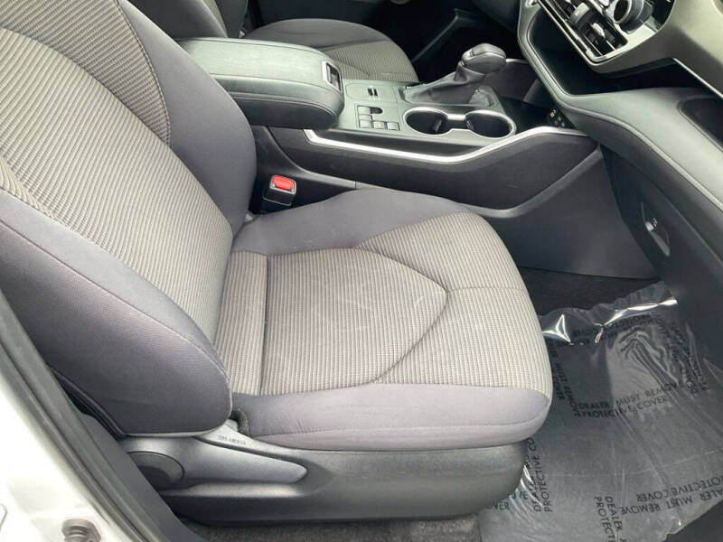 2024 Toyota Highlander LE