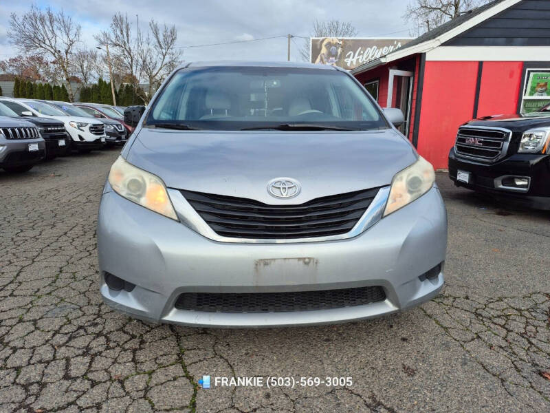 2011 Toyota Sienna LE 7-Passenger Auto Access Seat