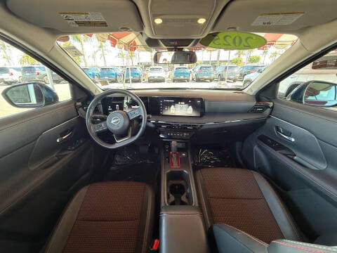 2025 Nissan Kicks SR