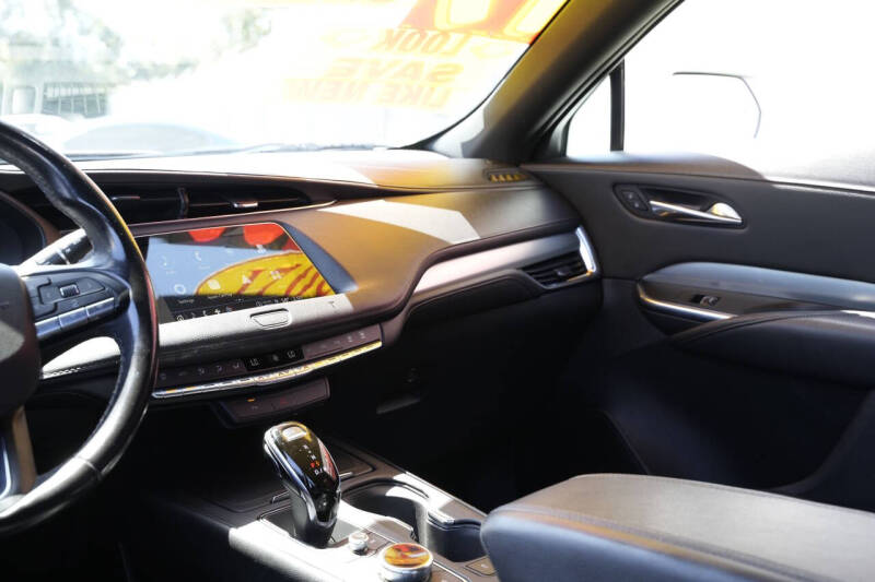 2021 Cadillac XT4 Premium Luxury