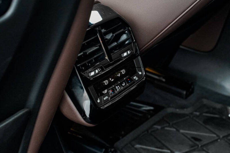 2025 BMW iX xDrive50