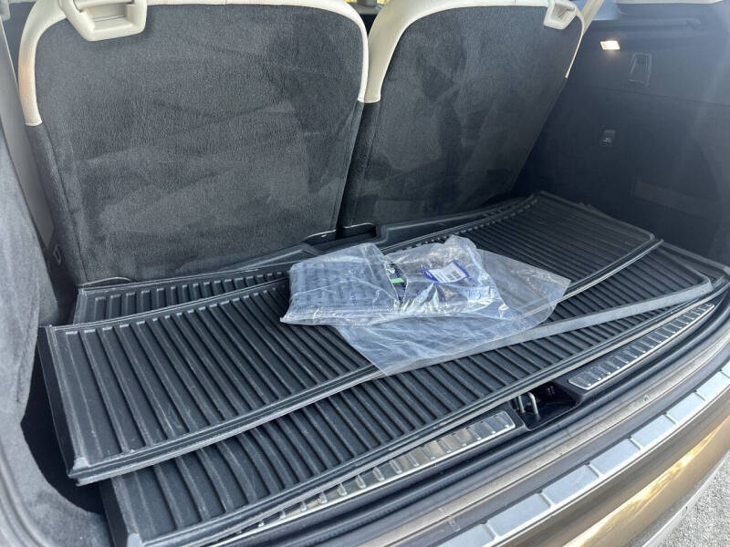 2017 Volvo XC90 T6 Momentum