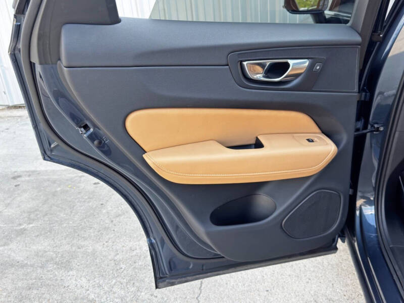 2023 Volvo XC60 B5 Ultimate Bright Theme