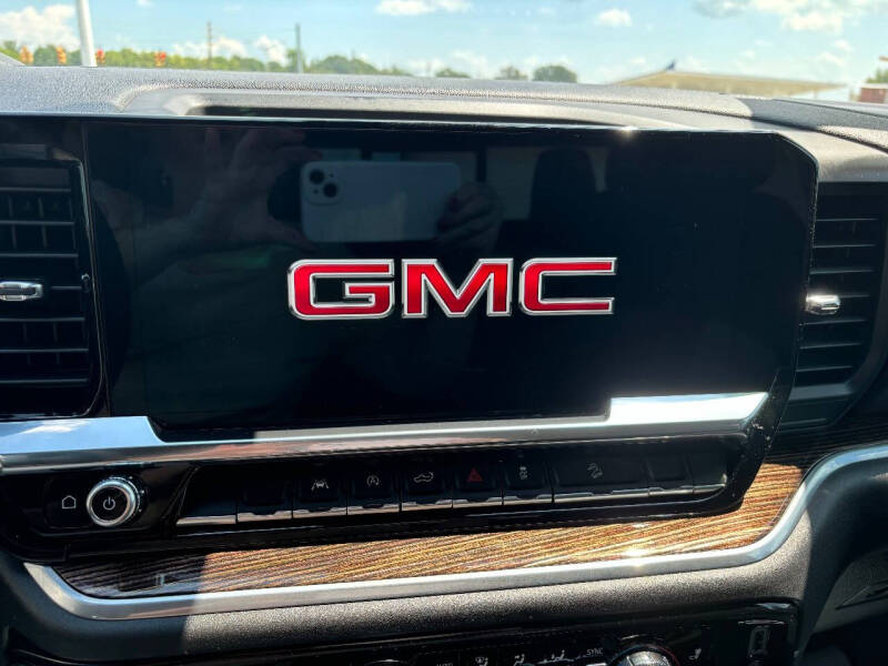 2025 GMC Sierra 1500 Elevation