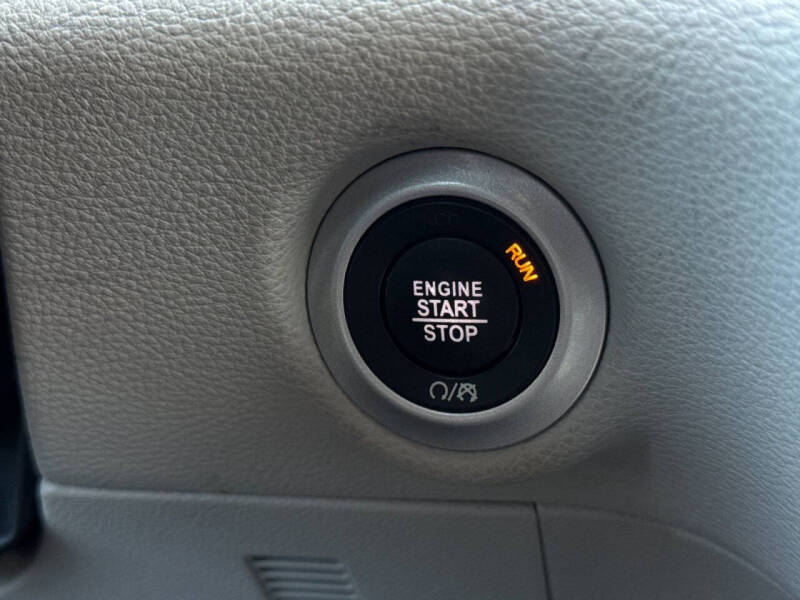 2024 Chrysler Pacifica Plug-In Hybrid Select