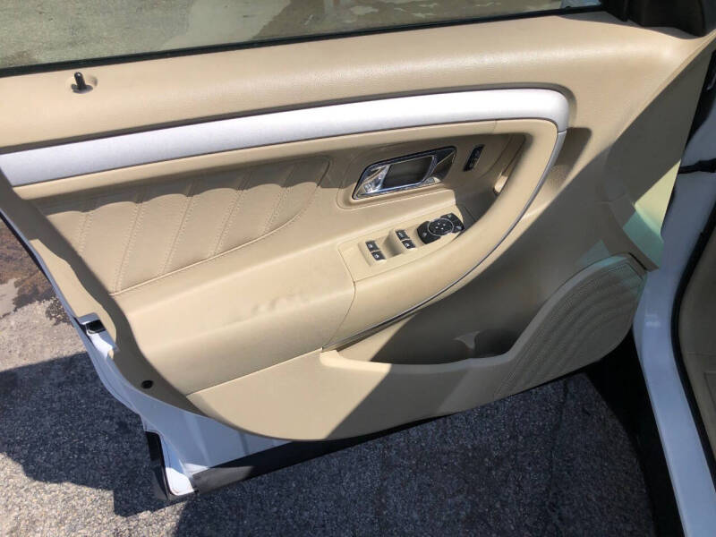 2018 Ford Taurus SEL