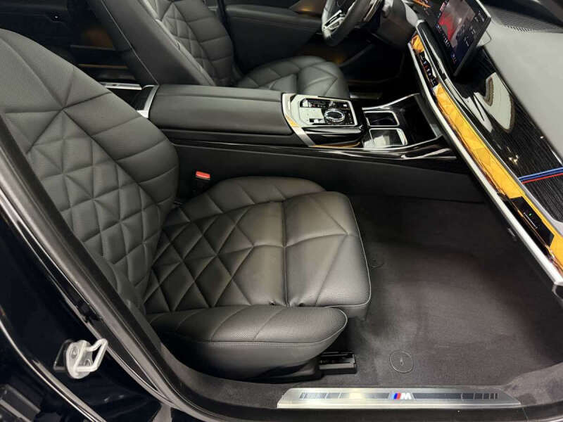 2025 BMW 7 Series 740i