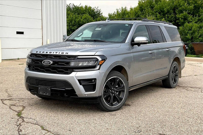 Used 2022 Ford Expedition Limited with VIN 1FMJK2AT3NEA08960 for sale in Montevideo, MN