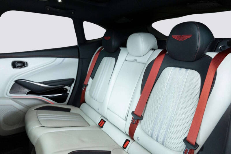 2025 Aston Martin DBX 707