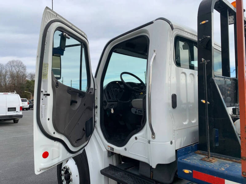 2017 Freightliner M2 106