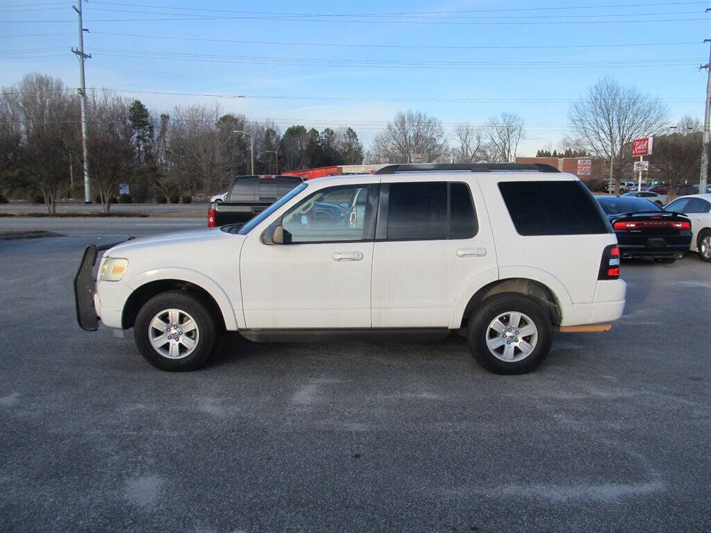 White 2010 Ford Explorer XLT 4x4 XLT 4dr SUV 2