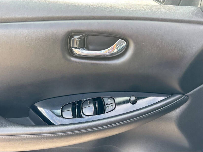 2017 Nissan LEAF SL