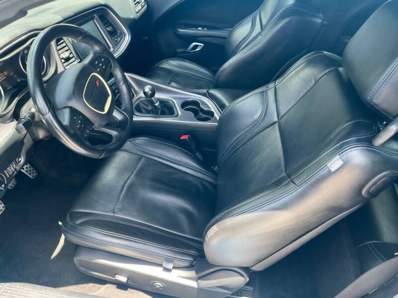 2015 Dodge Challenger R/T Shaker