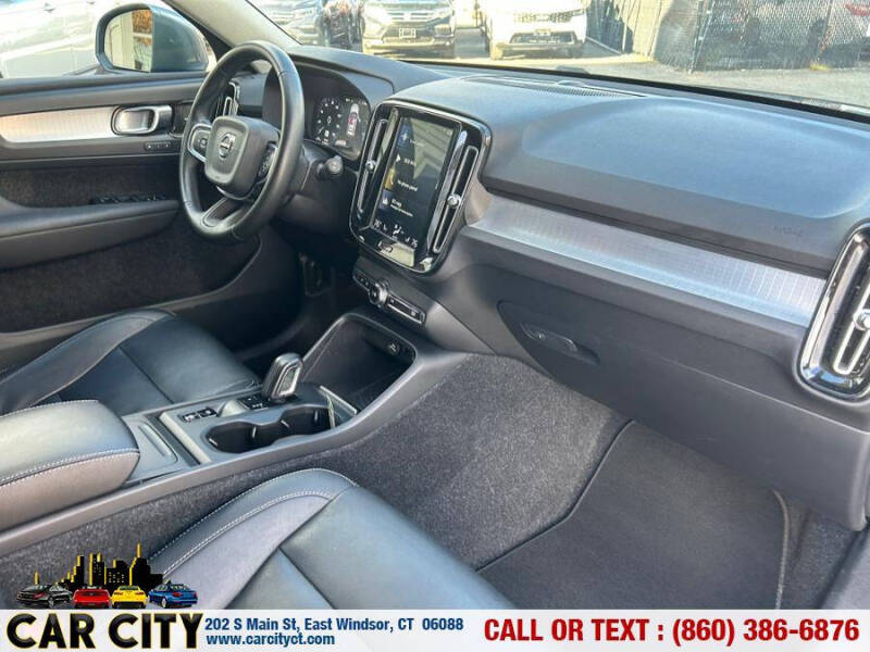 2019 Volvo XC40 T5 Momentum