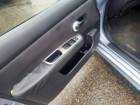 2010 Nissan Versa 1.8 S