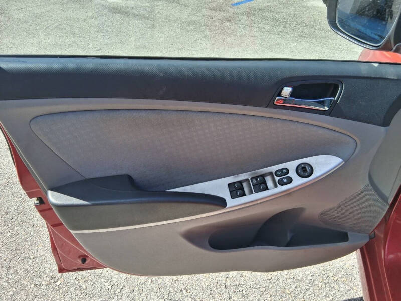 2013 Hyundai Accent SE