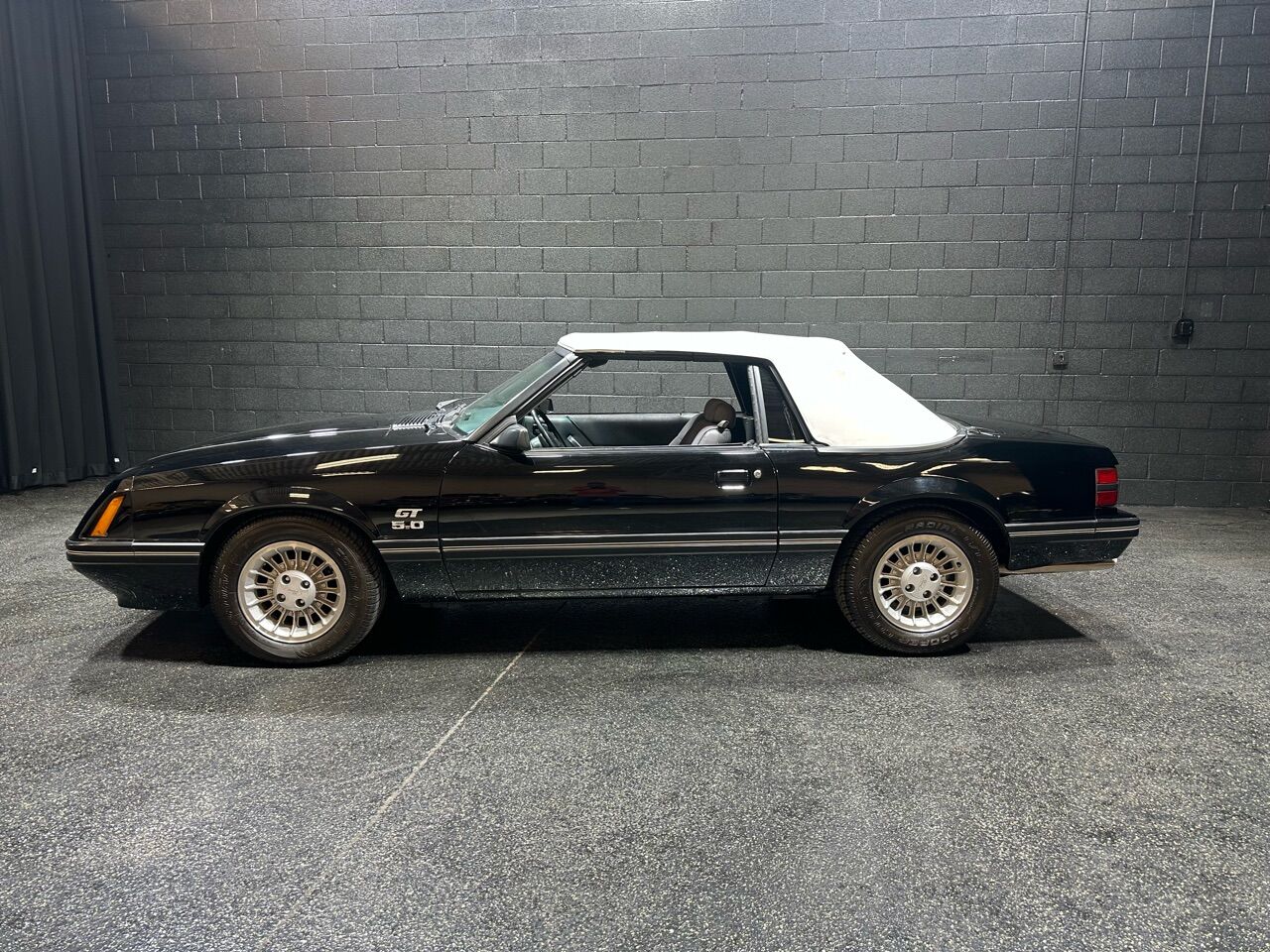 1984 Ford Mustang 4