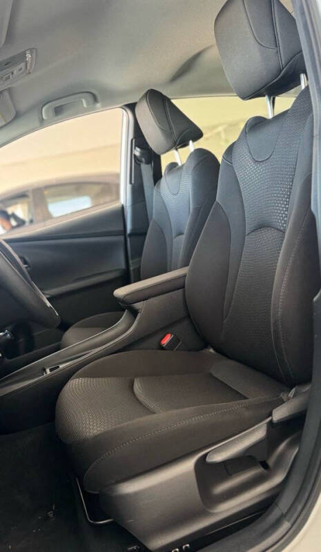 2022 Toyota Prius LE