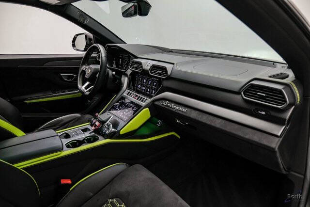 2022 Lamborghini Urus