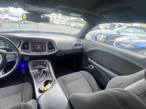 2016 Dodge Challenger SXT Plus
