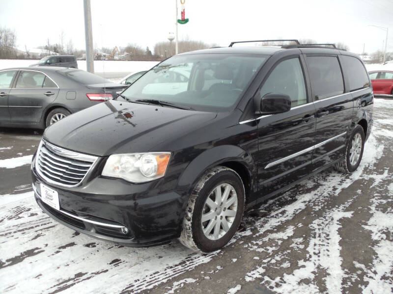 2016 Chrysler Town & Country Touring's photo