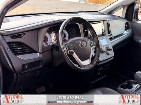 2018 Toyota Sienna SE 8-Passenger