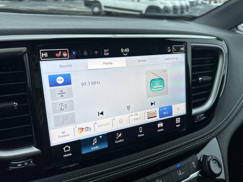 2026 Chrysler Pacifica Select