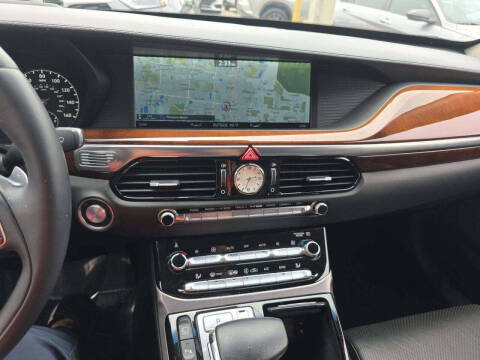 2017 Genesis G90