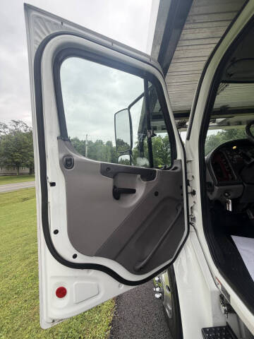 2019 Freightliner Business class M2