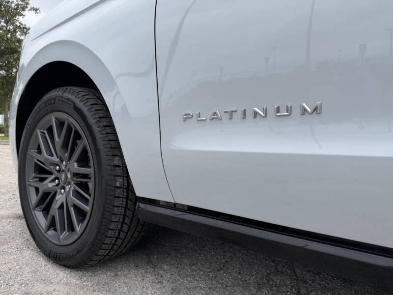 2025 Ford Expedition Platinum