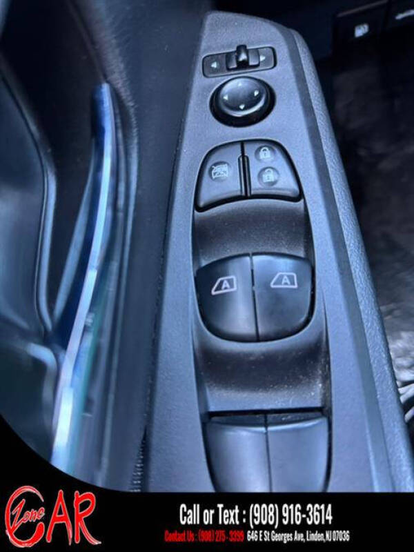 2022 Nissan Kicks SV