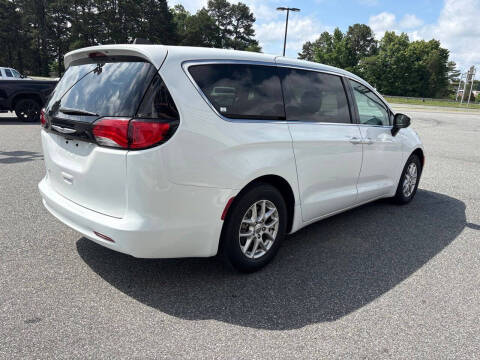 2023 Chrysler Voyager LX
