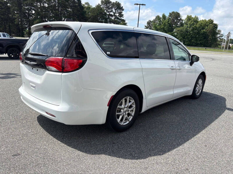 2023 Chrysler Voyager LX