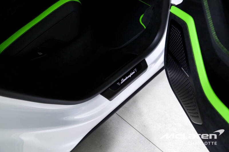 2023 Lamborghini Urus Performante