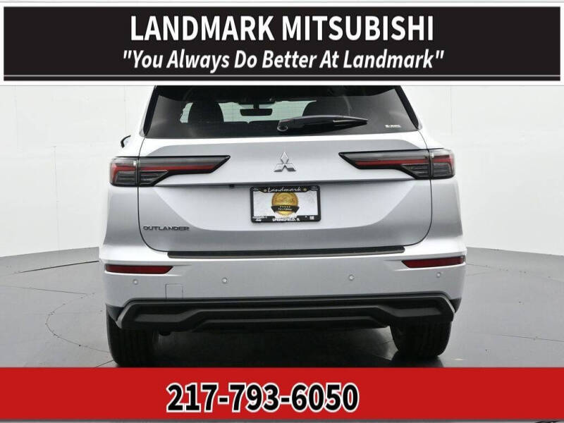 2026 Mitsubishi Outlander ES