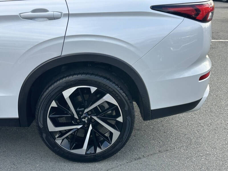 2023 Mitsubishi Outlander SE